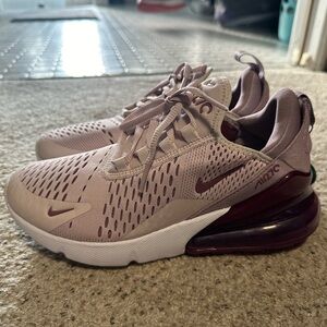Never worn Nike Air 270 Shoes